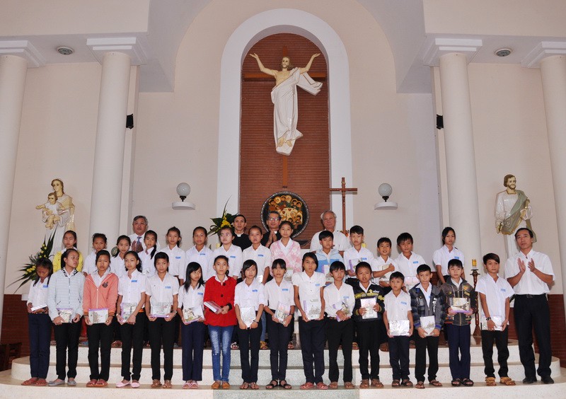 Giáo xứ Vinh Hương, lễ trao thưởng học sinh giỏi - khá niên khóa 2011-2012