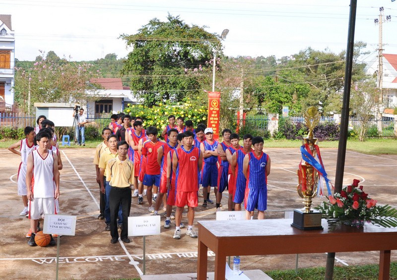 Huyện Dakmil tổ chức giao lưu thi đấu bóng rổ tại giáo xứ Vinh Hương