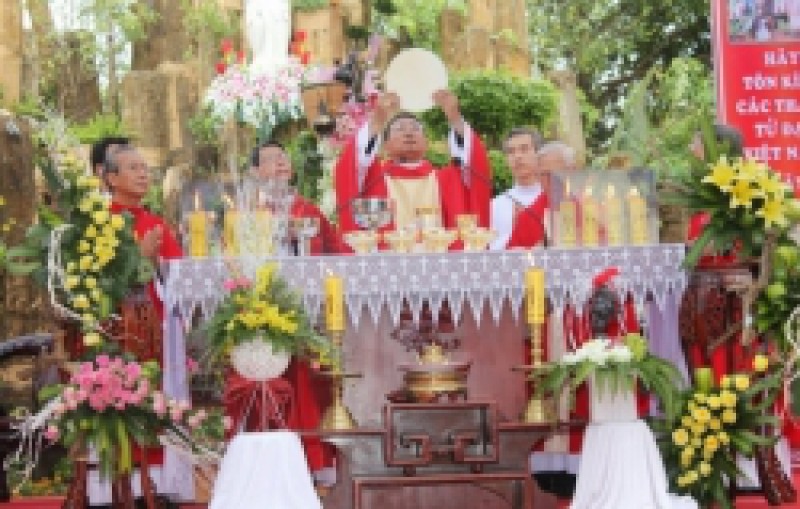 Thánh lễ bế Mạc Năm Đức Tin tại giáo phận Banmêthuột