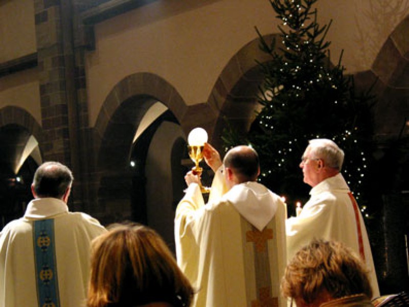 Phải truyền phép cả bánh và rượu cho Thánh lễ