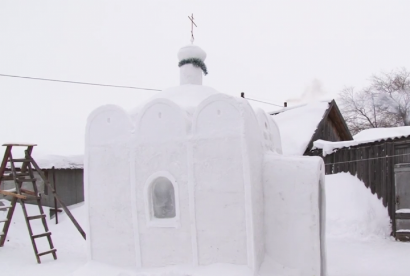 Siberia: Xây nhà thờ trên tuyết
