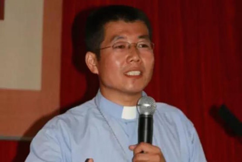 Trung Quốc đưa vị linh mục ra tòa nhưng không tuyên án