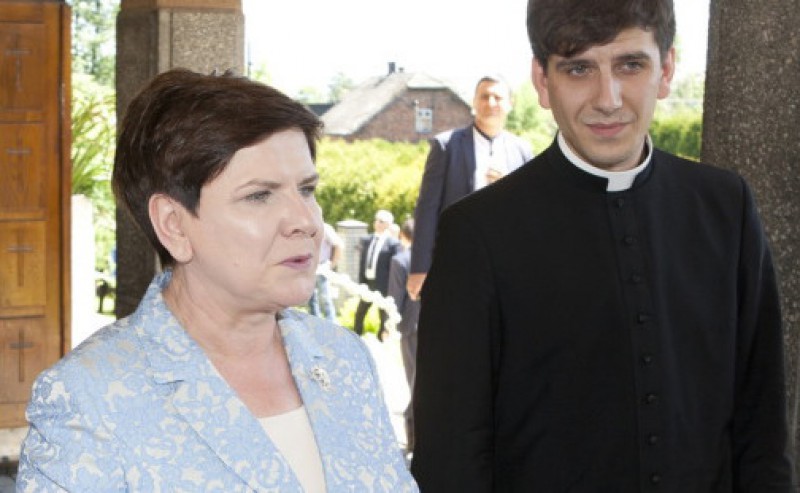 Con trai của Thủ tướng Ba Lan vừa được thụ phong linh mục