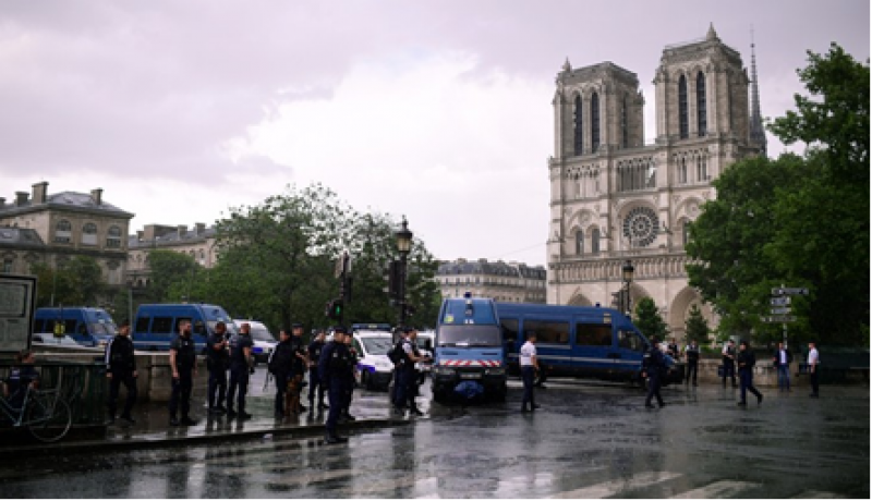 Tin thêm về nhà thờ Đức Bà Paris bị khủng bố Hồi Giáo tấn công