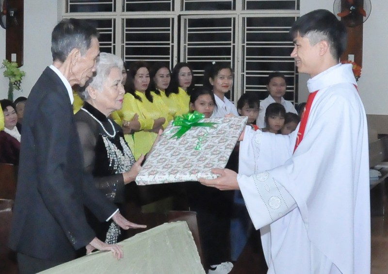 Thánh lễ mừng Kim khánh Hôn phối ông bà GB Nguyễn Quốc Việt và Maria Đặng Thị Hóa