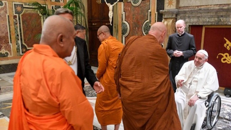 ĐTC gặp phái đoàn Phật giáo của Thái Lan