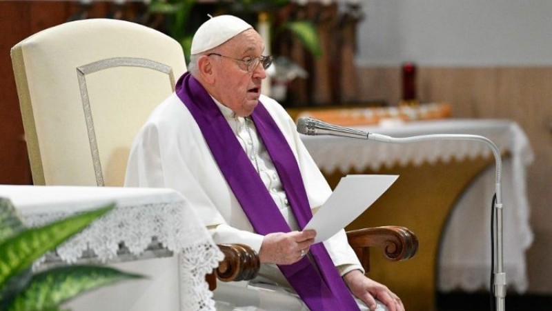 Đức Thánh Cha giải thích tại sao Giáo hoàng lại mặc áo màu trắng