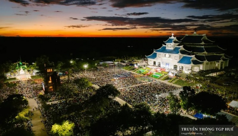 Gần 150.000 người tham dự cuộc Rước kiệu và Thánh lễ Đại triều kính trọng thể Đức Mẹ Hồn Xác Lên Trời