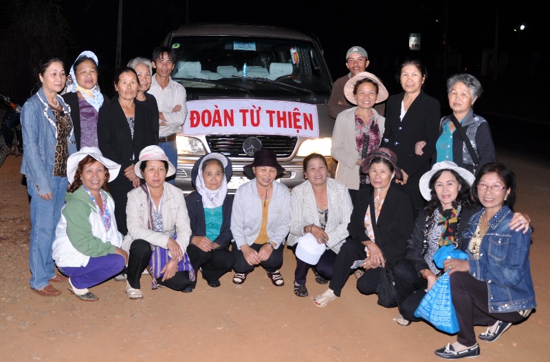 U 60 giáo xứ - Đi thăm Trại Cùi Núi Sạn Nha Trang.
