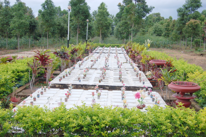 Nghĩa trang thai nhi giáo xứ Vinh An