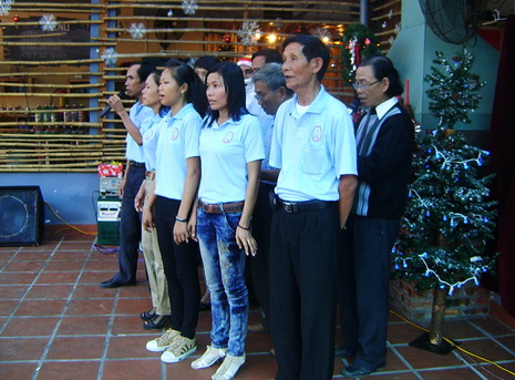 Nhóm Niềm tin hát thánh ca Giáng sinh hôm 23-12 tại Huế