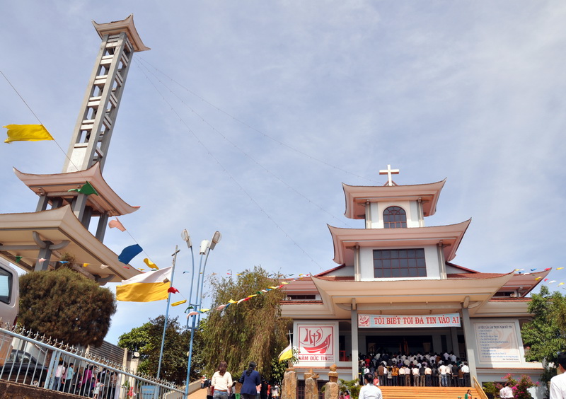 Giáo xứ  Vinh Hương tham dự giờ chầu tại giáo xứ Bác Ái