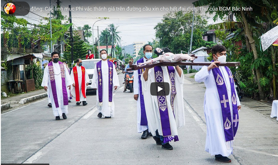 Các linh mục Phi Luật Tân vác thánh giá trên đường phố để cầu nguyện xin chấm dứt đại dịch