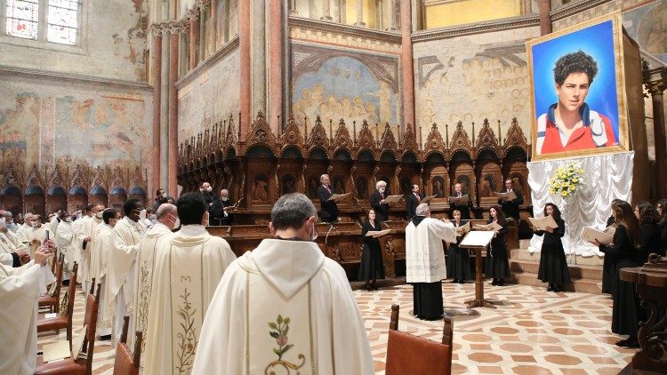 Thánh lễ tuyên phong chân phước cho thiếu niên Carlo Acutis tại Assisi ngày 10/10/2020