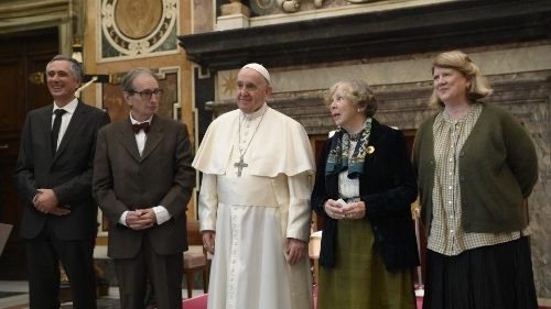 Đức Thánh Cha Phanxicô và bốn người được Giải Ratzinger  (Vatican Media)
