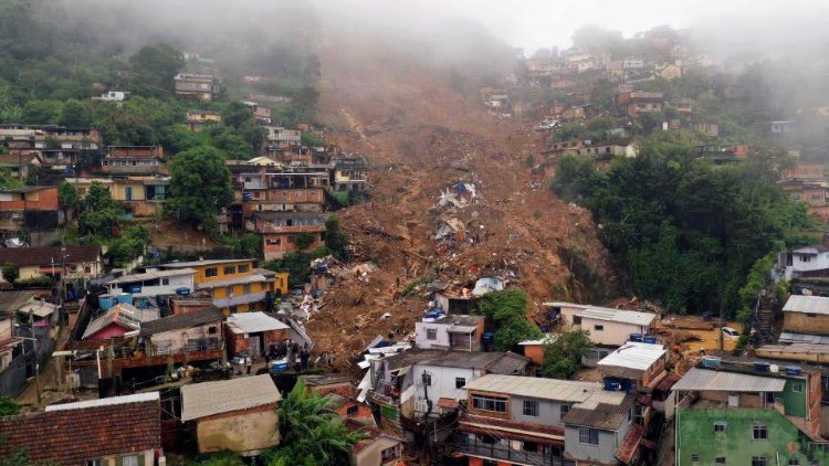 ĐTC cầu nguyện cho các nạn nhân lũ lụt và lở đất ở Brazil