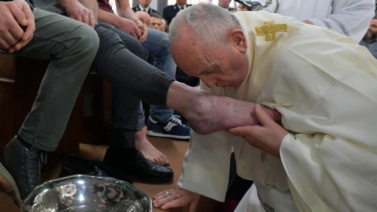 ĐTC cử hành Thánh lễ Tiệc Ly và rửa chân cho các tù nhân tại nhà tù ở Civitavecchia