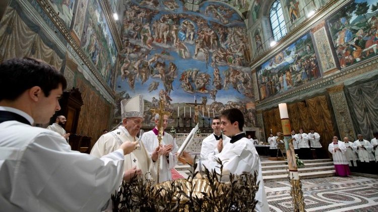 ĐTC cử hành Thánh lễ ban bí tích cho các em bé tại nhà nguyện Sistine  (Vatican Media)