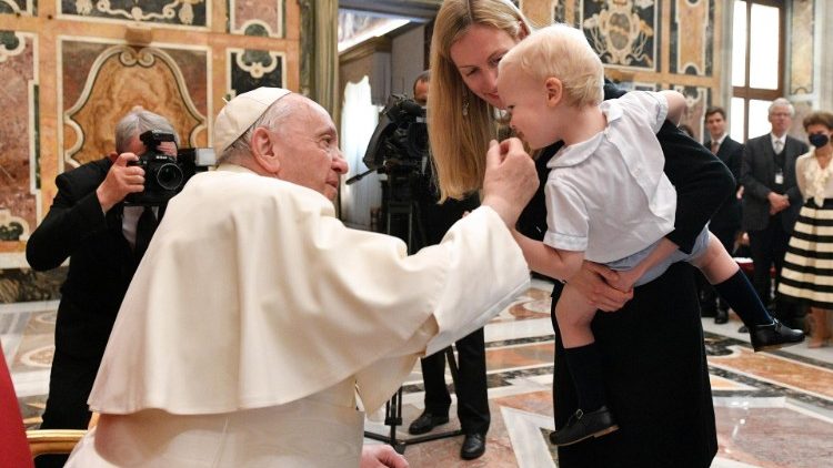 Đức Thánh Cha tiếp Hiệp hội “Fiat”  (Vatican Media)