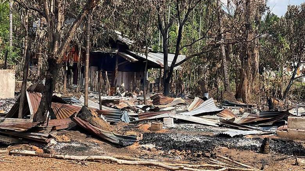 Phần còn lại của những ngôi nhà bị đốt cháy sau các cuộc không kích và tấn công bằng súng cối của quân đội Myanmar vào một ngôi làng ở quận Doo Tha Htoo, bang Kayin, miền đông Myanmar vào ngày 3/5. (Ảnh: Free Burma Rangers/AFP)