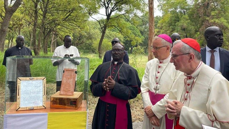 ĐHY Parolin làm phép viên đá đầu tiên của Toà Sứ thần tại Nam Sudan