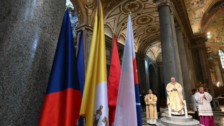 Quốc vụ khanh Toà Thánh dâng Thánh lễ kỷ niệm 30 năm Slovakia được thành lập
