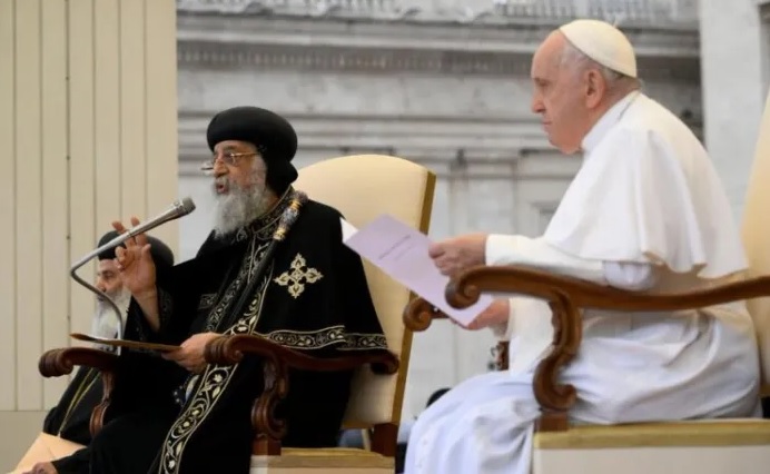 Giáo hoàng Phanxicô và Thượng phụ Alexandria Tawadros II trong buổi tiếp kiến chung ngày thứ tư 10 tháng 5 năm 2023