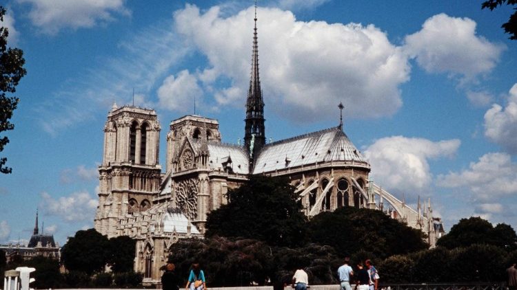 16 ngàn người tham gia cuộc hành hương từ Paris đến Chartres