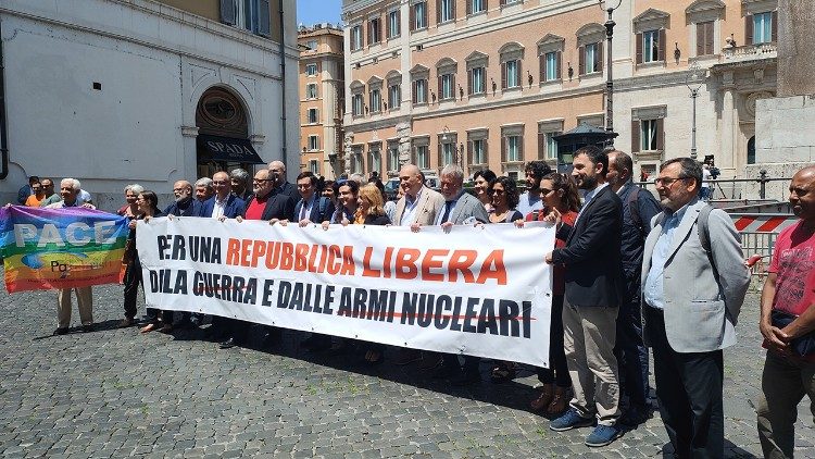 Các phong trào Công giáo yêu cầu Ý nói "không" với chiến tranh và vũ khí hạt nhân