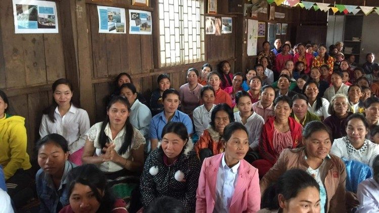 Sự tái sinh của Giáo hội Campuchia và việc rao giảng Tin Mừng ngoài chợ của các phụ nữ