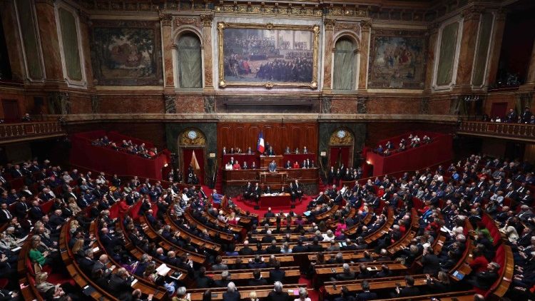 Quốc hội Pháp bỏ phiếu việc đưa vào Hiến pháp việc bảo đảm quyền tự do phá thai của phụ nữ