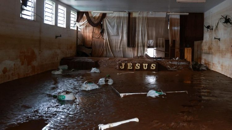 Mưa lớn kéo dài khiến hàng chục nhà thờ ở Brazil bị ngập lụt
