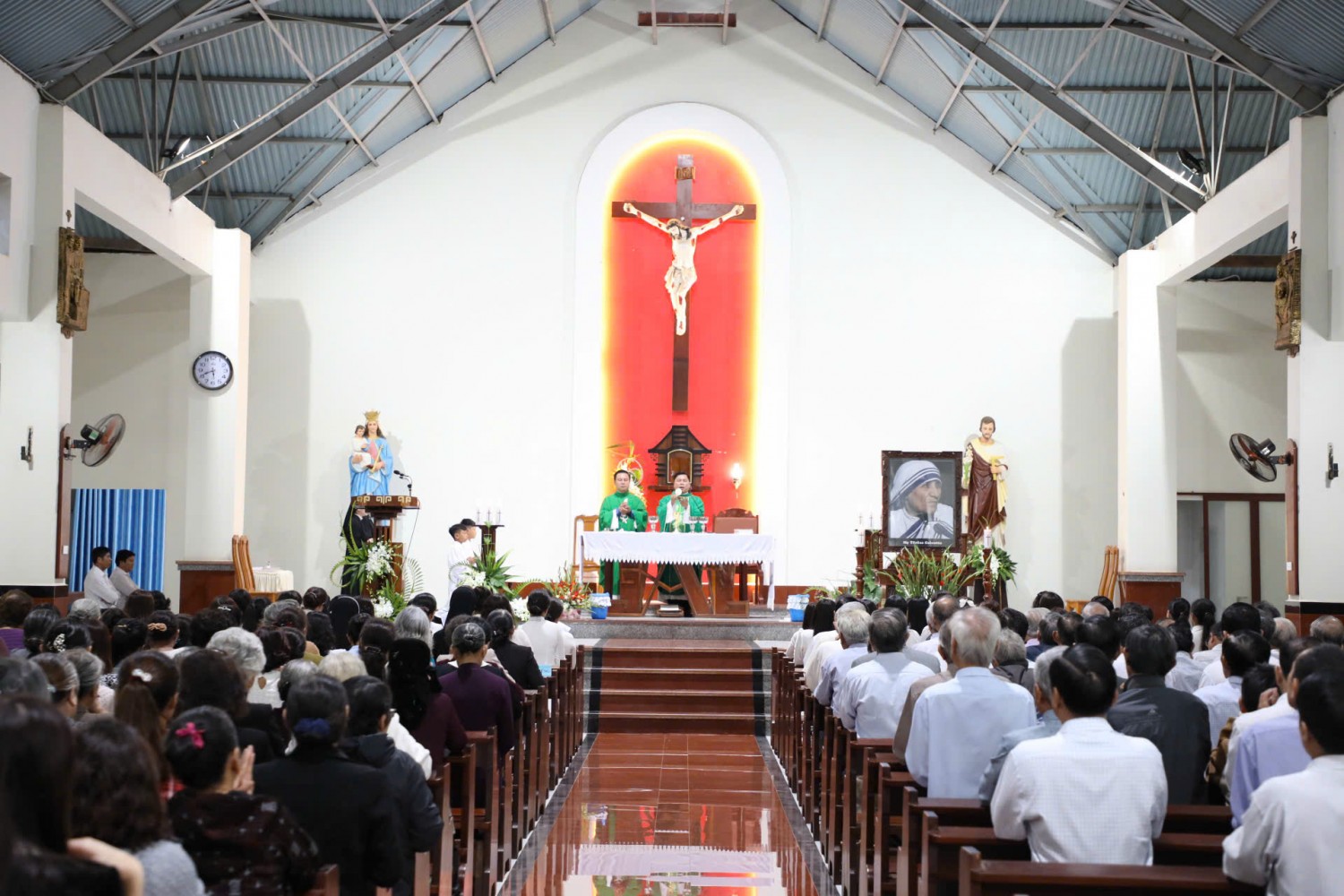 Lễ Thánh Têrêsa Calcutta, Bổn mạng Cộng đoàn quý Sơ Têrêsa Calcutta Vinh Hương và Hiền mẫu Toán 3 Thanh Tân