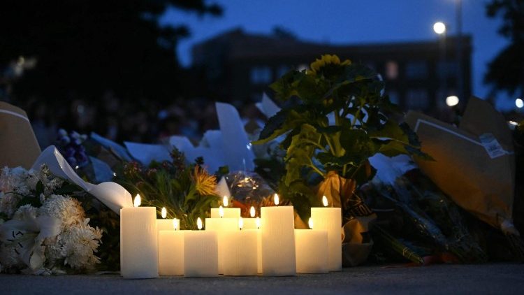 Tưởng nhớ các nạn nhân vụ xả súng ở bãi biển Bondi, Sydney