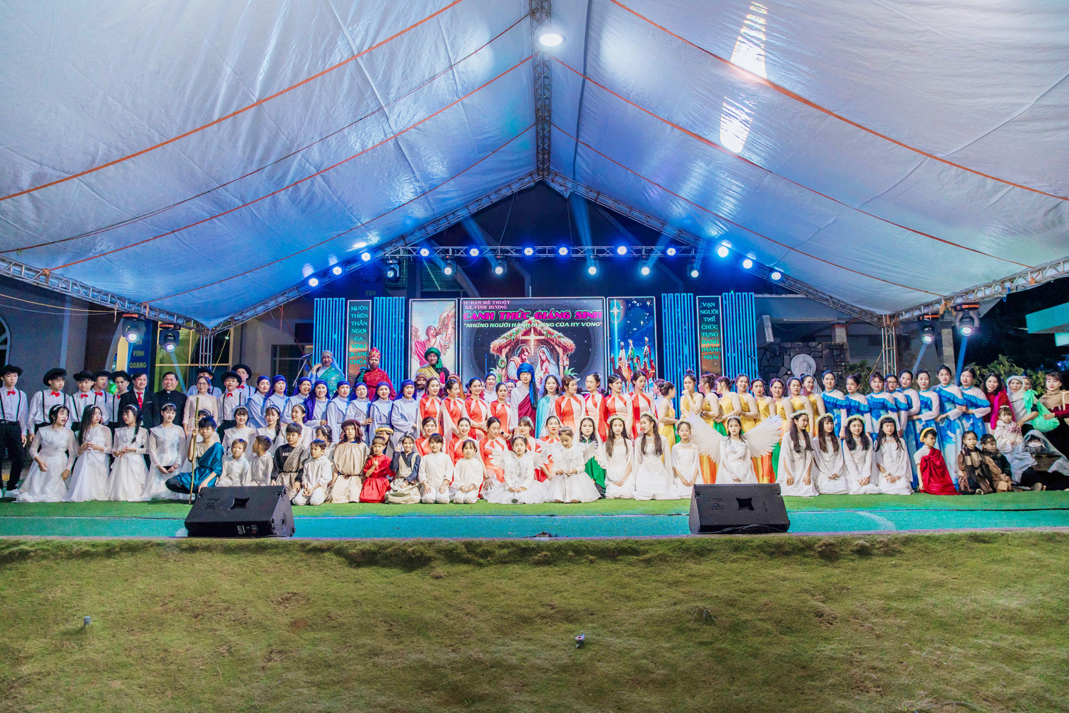 Gx. Vinh Hương: Thánh lễ Đêm Giáng Sinh 2025