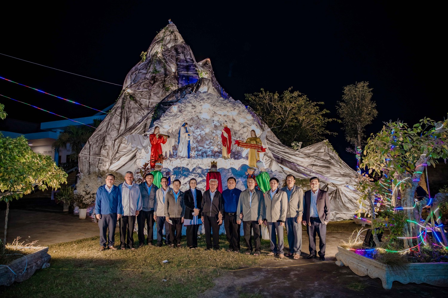 Hang đá tại Nhà thờ giáo xứ