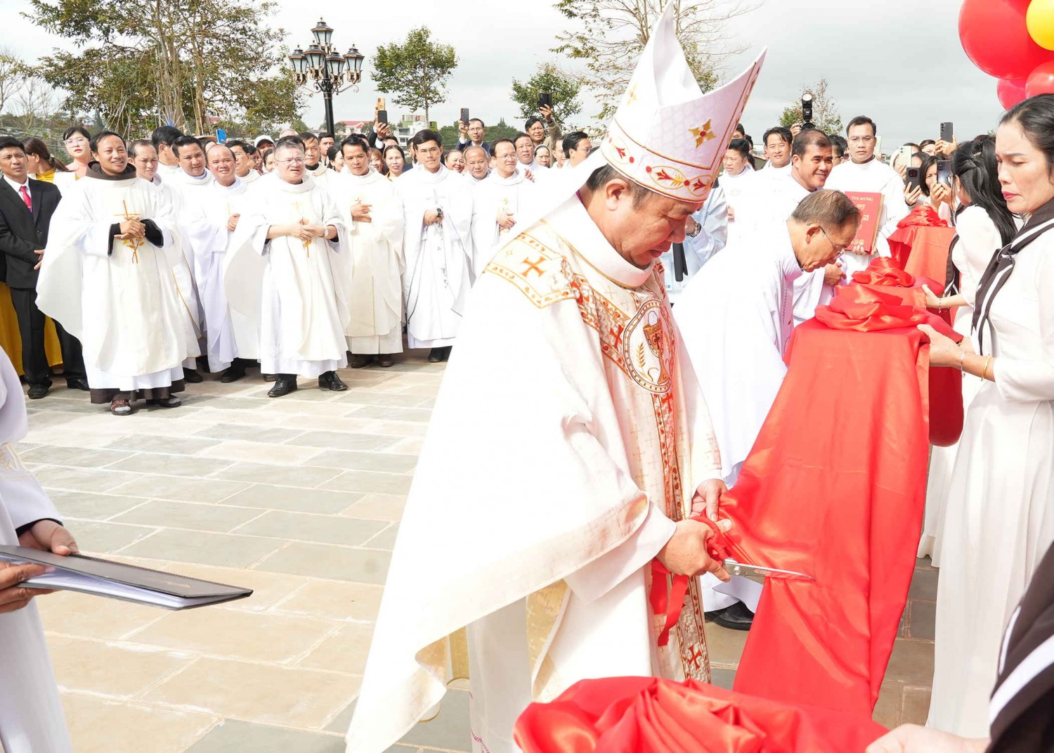 Khánh thành Nhà thờ Giáo xứ Hòa Tiến