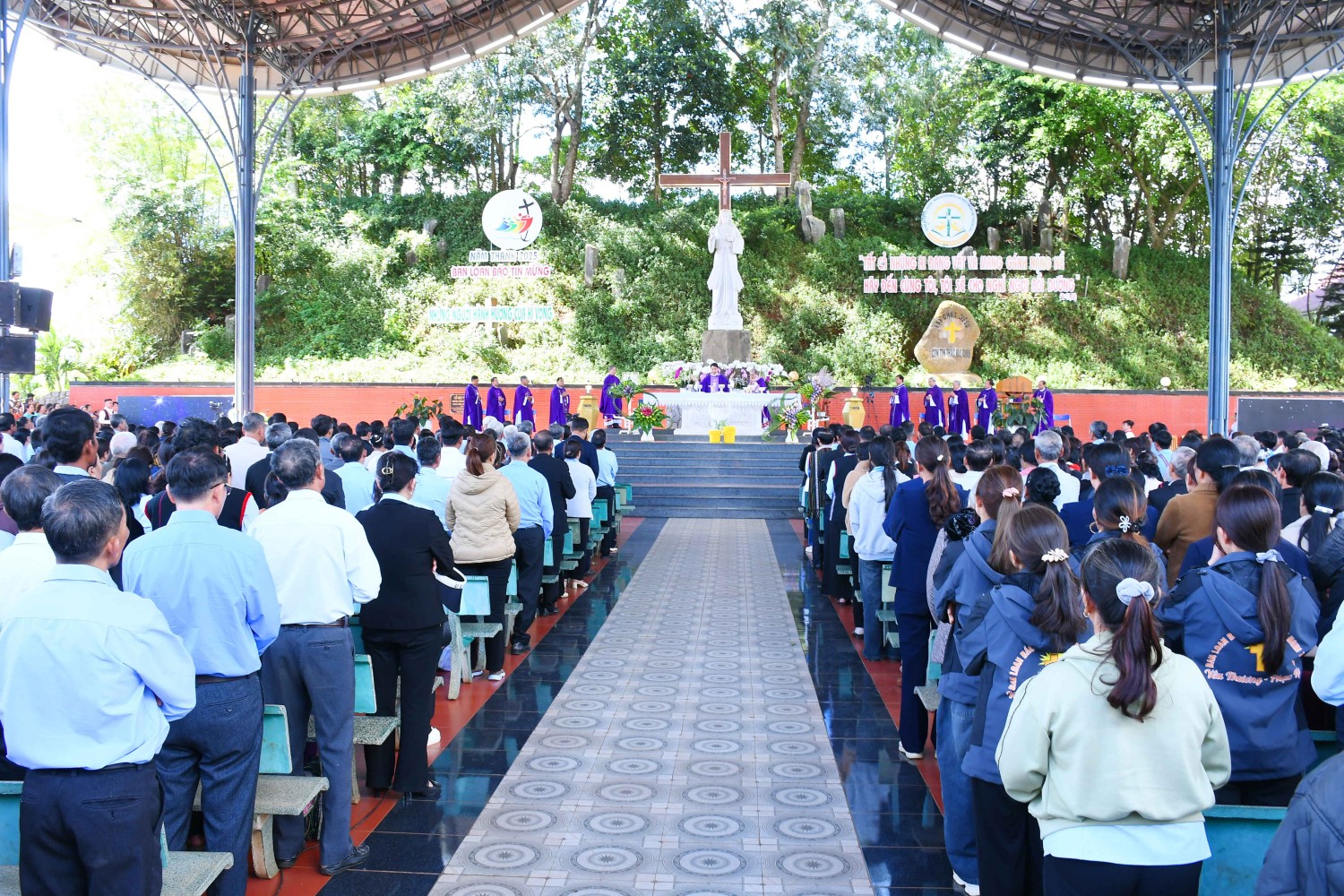 Ban Loan Báo Tin Mừng Giáo phận hành hương