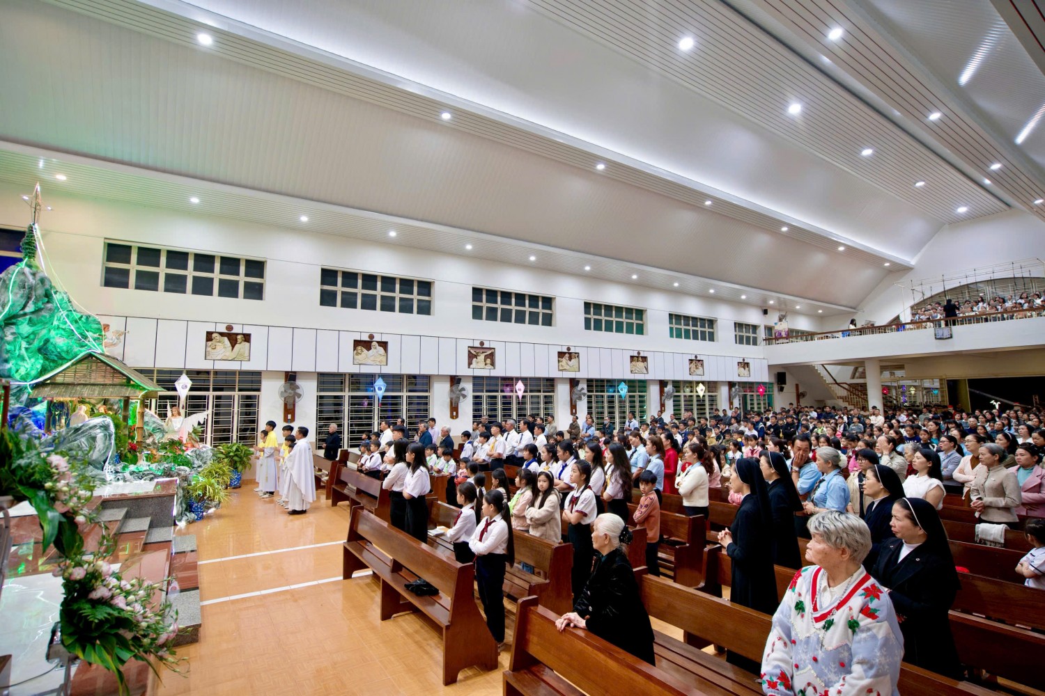 Lễ Giáng Sinh: Bổn mạng Ca đoàn Emmanul và Thiếu nhi Vinh Hương