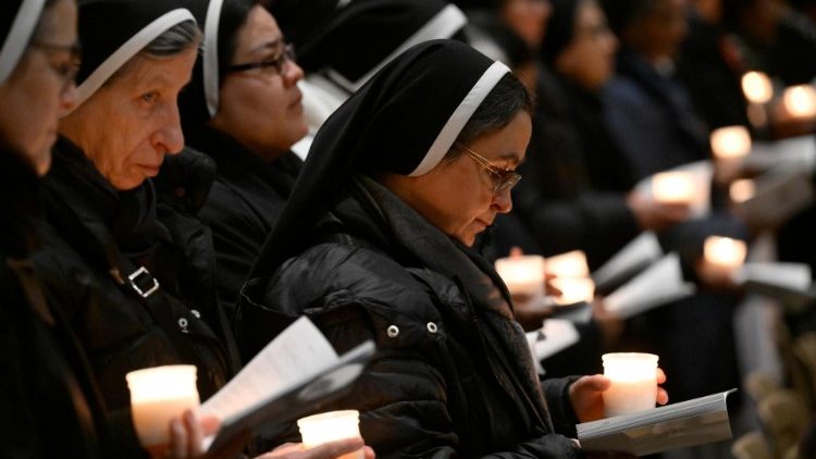 Các nữ tu tham dự Thánh lễ Ngày Thế giới Đời sống Thánh hiến (2024)