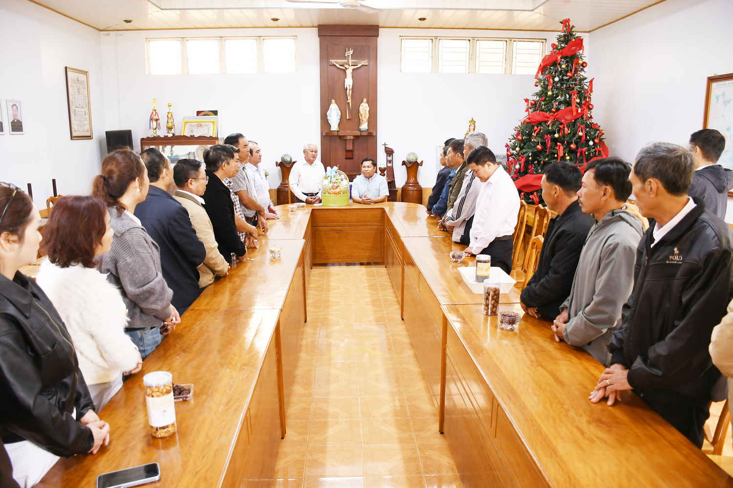 Chúc Tết Cha Quản xứ