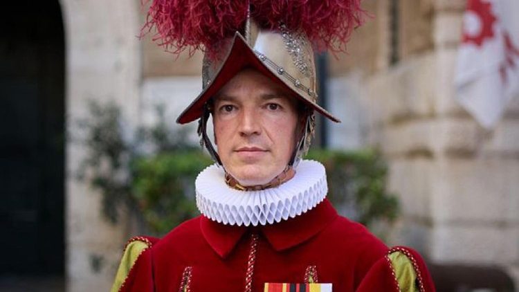 Trung úy Anton Kappler của Đội Vệ binh Thụy Sĩ, người trợ lý phòng mới của Đức Thánh Cha Lêô XIV