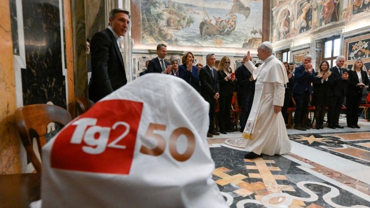 Đức Thánh Cha Lêô XIV tiếp các thành viên chương trình TG2 của Đài RAI nhân dịp 50 năm thành lập