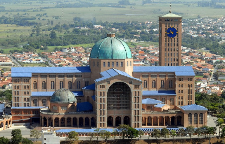 Đền thánh Đức Mẹ Aparecida chốn bình an của các tín hữu Brazil