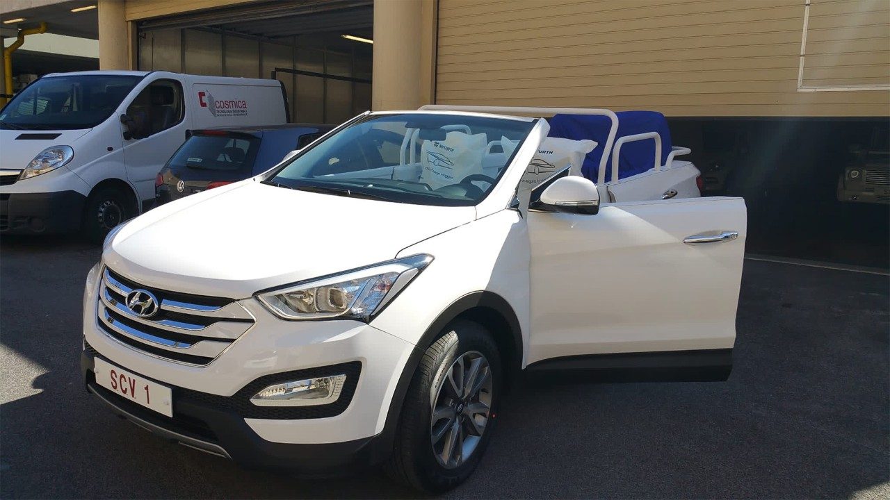 Xe mui trần Đức Giáo hoàng sử dụng trong các chuyến tông du sẽ được đấu giá tại Hoa Kỳ
