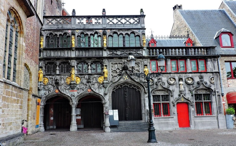 Vương Cung Thánh Ðường Máu Thánh Chúa ở Bruges