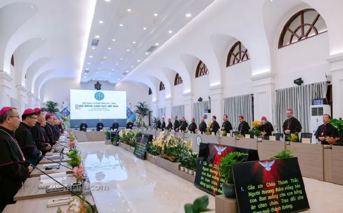 Cầu nguyện, đối thoại trong Thánh Thần và phân định – Ngày thứ hai của Hội nghị thường niên kỳ II/2026 của HĐGMVN