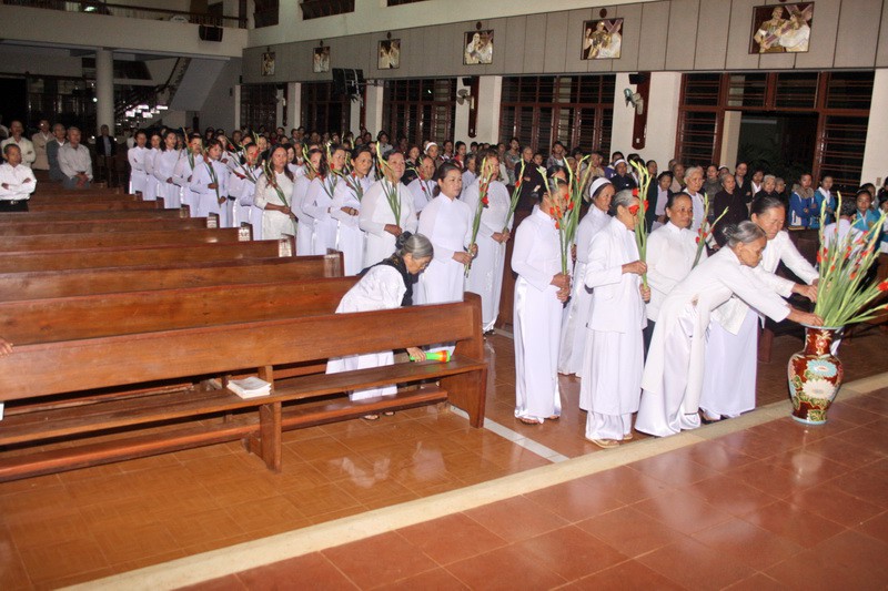 Các bà mẹ Toán 4 giáo họ Vinh Sơn mừng lễ bổn mạng
