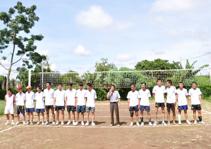Đội bóng chuyền giáo xứ Phúc Bình và Vinh Hương, trước trận đấu