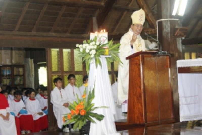 Kỷ niệm 20 năm ngày ĐGM Vinh Sơn Nguyễn Văn Bản nhận lãnh sứ vụ Linh mục